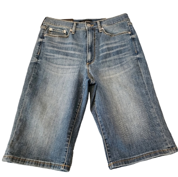 NWT Banana Republic highrise 10" denim shorts. Light to medium wash.  Size 27. - Picture 5 of 13